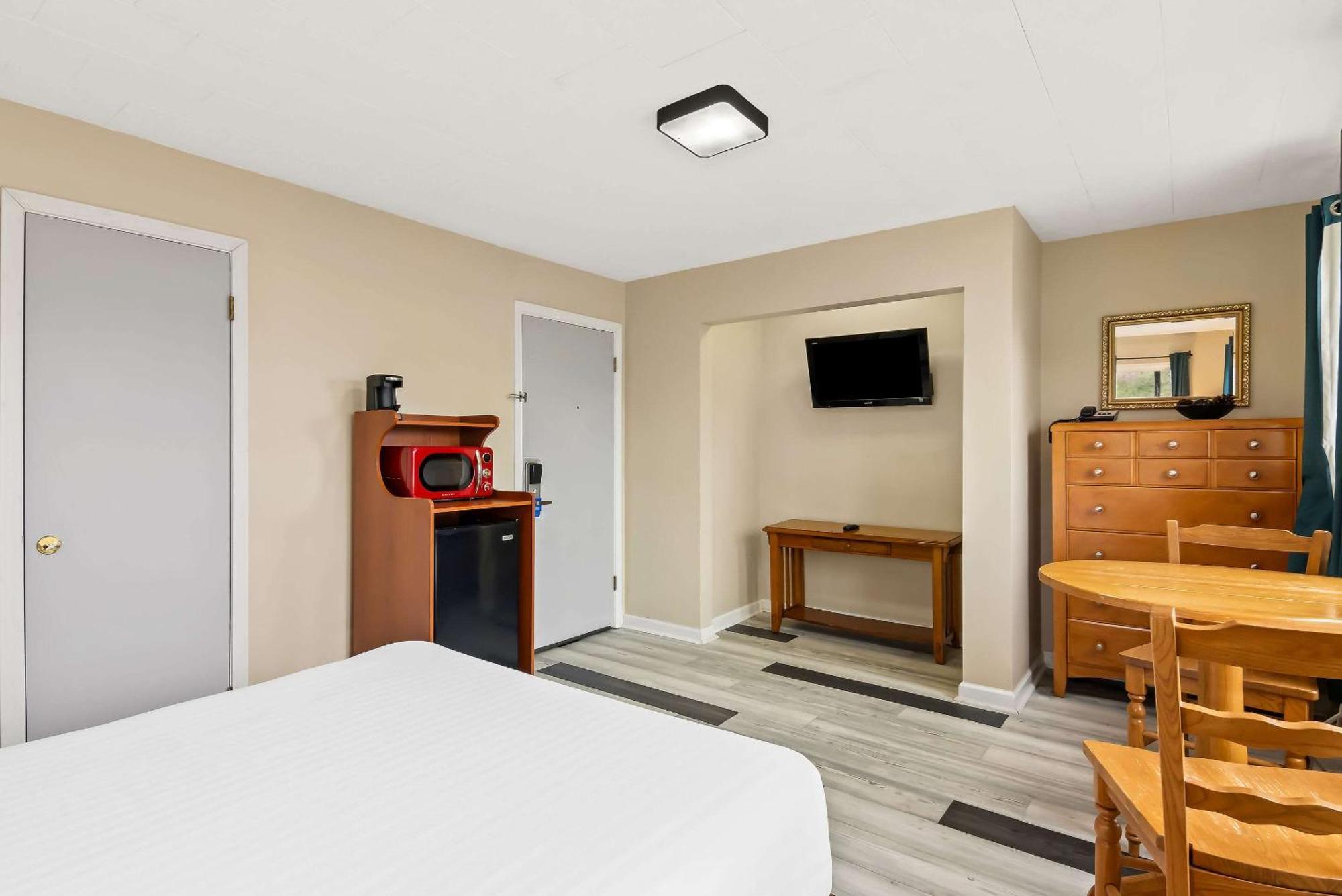 Rodeway Inn Formerly Camp Inn Lodge Oscoda 외부 사진